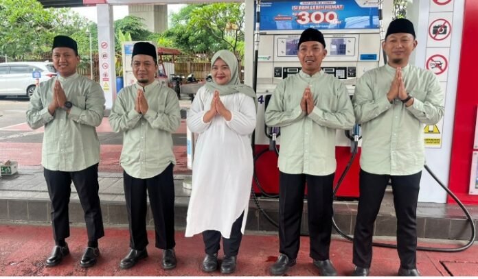 Pertamina Patra Niaga Bagi Takjil Gratis dan Hadirkan Nuansa Ramadan di SPBU