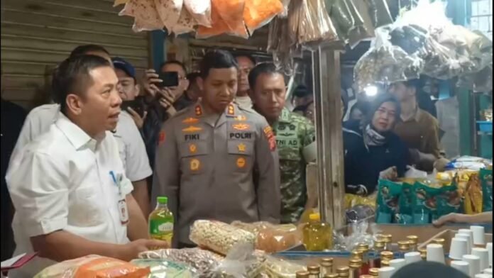 Bupati Karawang Sidak Pasar Johar dan Pasar Baru, Pastikan Harga Pangan Stabil Jelang Ramadan