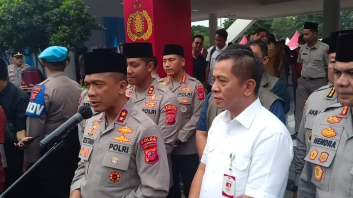 Kapolda Jabar Tinjau Bazar Pangan Murah di Karawang, Harga Sembako Dijual di Bawah Pasaran