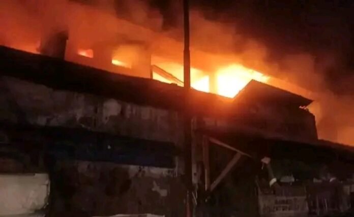 Kebakaran Hebat Landa Pasar Rebo Purwakarta Saat Sahur, Warga Sempat Dengar Ledakan