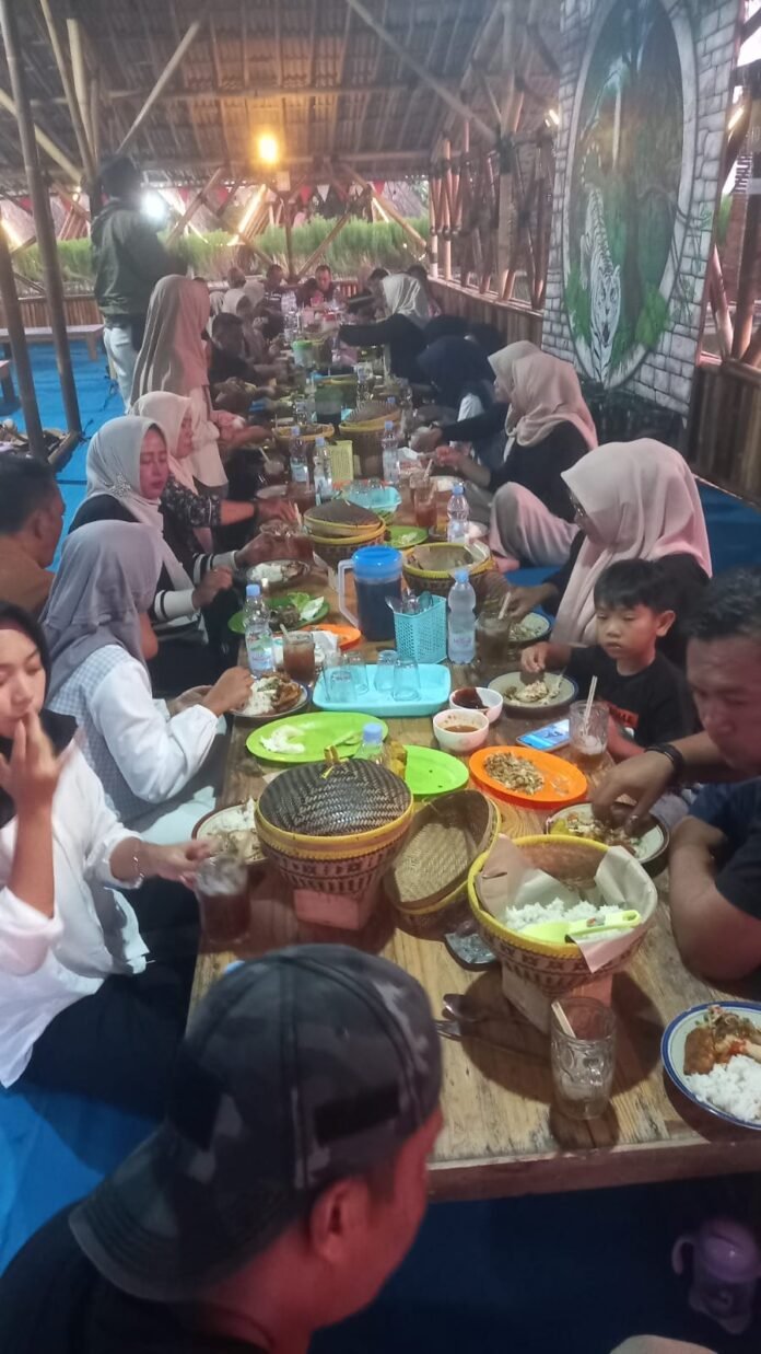 Pererat Silaturahmi di Bulan Ramadhan, Danramil 0507/Pabuaran Gelar Buka puasa Bersama Anggota dan Keluarga
