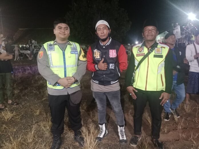 Pengamanan Takbir Keliling Sinergi Bhabinkamtibmas dan Satlinmas