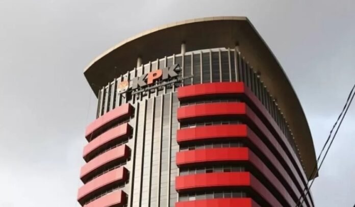 KPK Geledah Rumah Ono Surono di Indramayu, Dua Koper dan Satu Kardus Disita