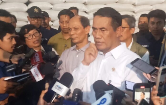 Kunjungi Gudang Bulog Karawang, Mentan Sebut Stok Beras Nasional Tertinggi Sepanjang Sejarah