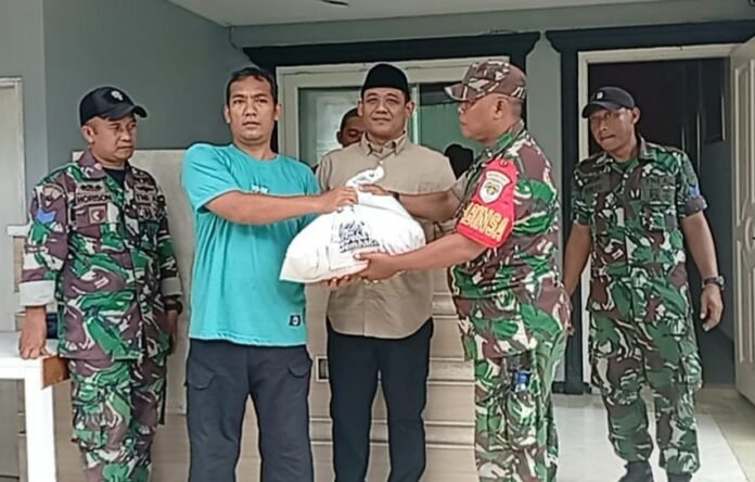 Babinsa dan FKDM Hadiri Kajian Islam Sunah, Santuni Warga Pondok Kelapa