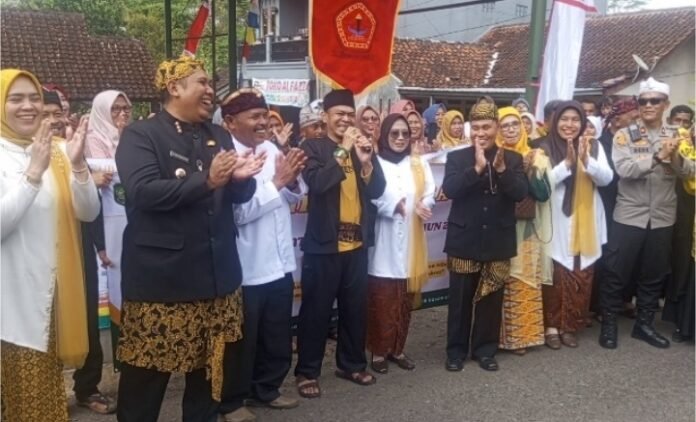 Kirab Budaya Ramaikan Milangkala ke-18 Kecamatan Kasomalang, Perkuat Semangat Gotong Royong