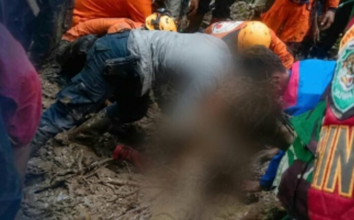 Dua Korban Longsor di Curug Cileat Akhirnya Ditemukan Tim SAR Gabungan