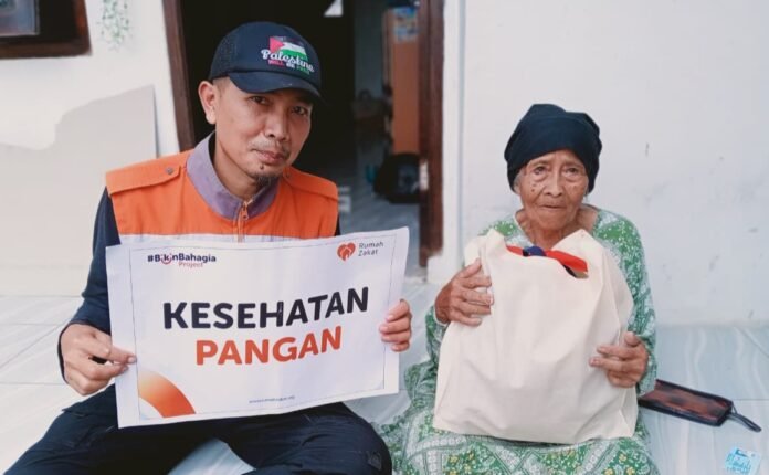 Rumah Zakat Cimahi Salurkan Paket Sembako untuk Lansia dan Duafa