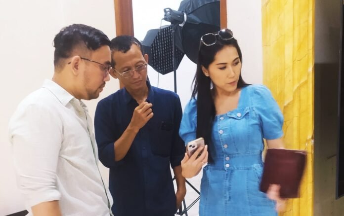 Renggi Wichell Terkesan Studio AsMEN Bekasi, Siap Buka Kelas Modelling dan Fotografi