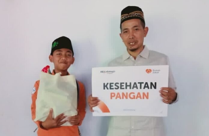 Rumah Zakat Cimahi Salurkan Sembako dan Perlengkapan Sekolah untuk Santri Penghafal Al-Qur’an