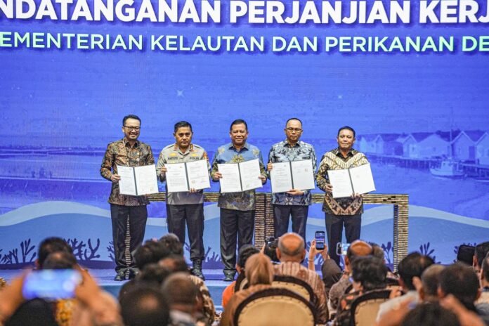 KKP Gandeng Pertamina Patra Niaga Jamin Pasokan BBM Kampung Nelayan Merah Putih