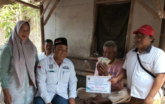 Pemdes Jayamukti Salurkan BLT DD Tahap III kepada 17 KPM