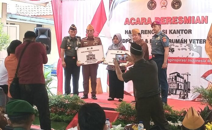 Bacadnas Kemhan Resmikan Renovasi Kantor LVRI dan Bedah Rumah Veteran di Subang
