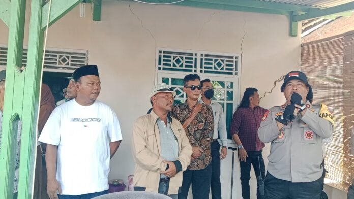 Ribuan Pendukung Calon Kepala Desa Tambakjati Turun ke Jalan Forkopimcam Terjunkan 25 Personil